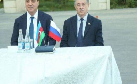 Gəncə RİH-in Rusiya bayrağı şousu: Zabelin nə vaxtdan Duma deputatıdır?