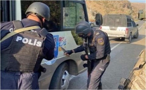 Qondarma rejimin “bayrağı”nı silən polis kimdir? - FOTO