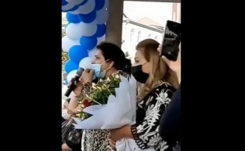 Bakıda məktəb direktorundan BİABIRÇI ÇIXIŞ - VİDEO