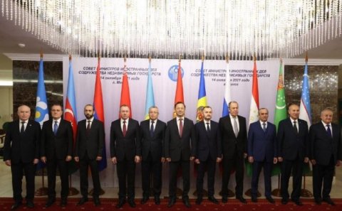 Ermənistan XİN başçısı Ceyhun Bayramovla şəkil çəkdirdi - FOTO