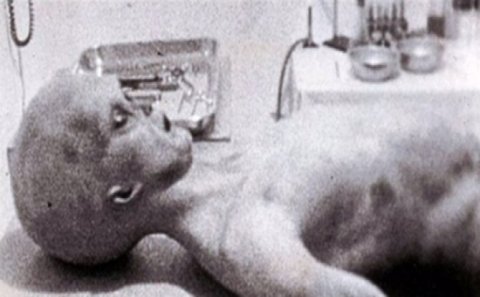 Dünyanı sarsıdacaq iddia! Eynşteyn 5 yadplanetli cəsədi yarıb? - FOTO