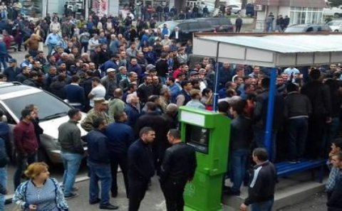 Zəngəzurda evlər təcili satışa çıxarıldı: Ermənilər köçür