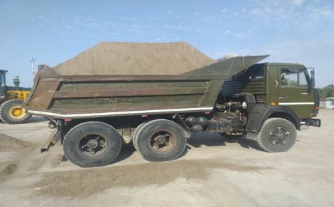 Abşeronda yol idarəsində dava: İşçi KamAZ-ın altında qalıb öldü