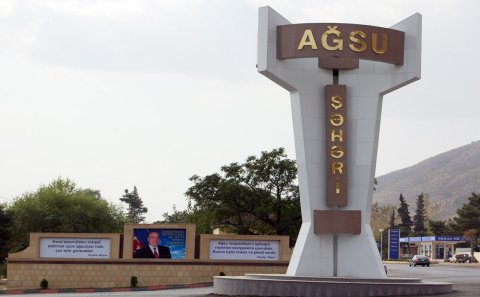 Maşını dirəyə çırpdı: Ağsu işıqsız qaldı