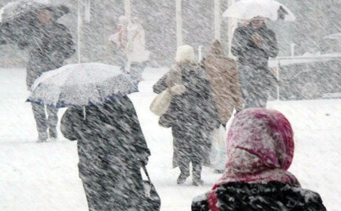 Temperatur KƏSKİN ENİR: güclü qar yağacaq, yollar buz bağlayacaq - XƏBƏRDARLIQ