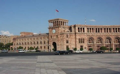 Azərbaycanlı deputatlar İrəvanda toplantıda iştirak edir