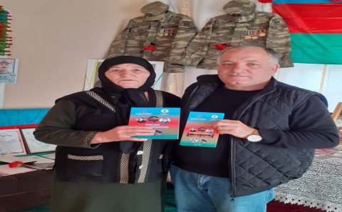 “Onlar qəhrəmandır” kitabı qəhrəmanların ailələrinə təqdim olundu