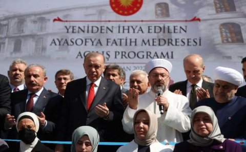Şeyxülislam İstanbulda Ayasofya Fatih Mədrəsəsinin açılışında iştirak edib – FOTO
