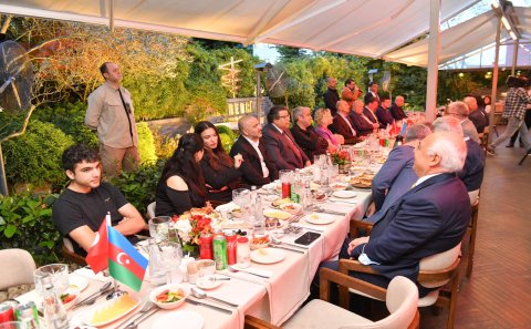 Mübariz Mənsimov İstanbulda yaşayan azərbaycanlıları iftarda görüşdürdü - Video
