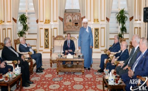 Allahşükür Paşazadə multikultural perspektivlərə dair beynəlxalq konfransın iştirakçıları ilə görüşüb