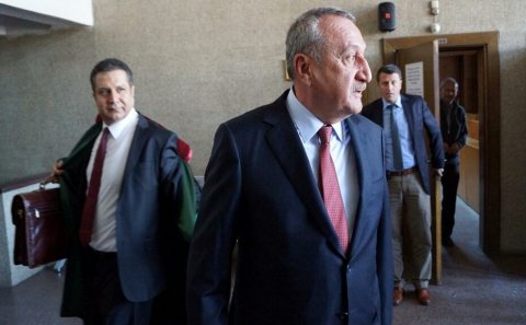 Gülənin qarşısında  “Büyük Hoca Efendim” deyə ikiqat əyilən Mehmet Ağır indi kimin gözünə girmək istəyir?