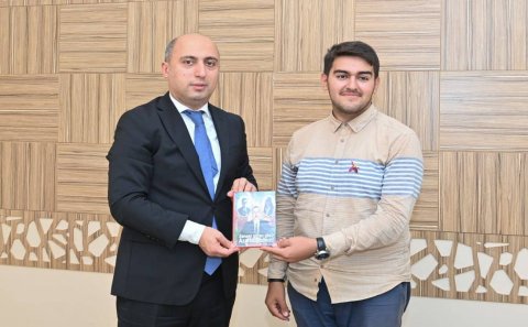  Emin Əmrullayev yaradıcı gənci qəbul edib