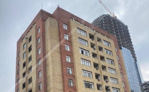 Prezidentin yolundakı binada baş verənlər: anlaşılmazlıq, yoxsa cinayət?