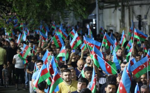 İİbadətə Azərbaycan bayrağı ilə qatıldılar... - Məşədi Dadaş məscidindən FOTOLAR