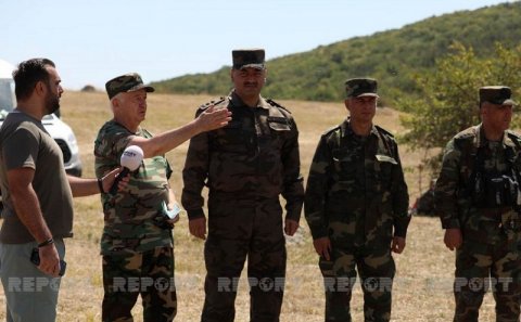 Siyəzəndə baş verən yanğın söndürülür - Nazir müavini hadisə yerinə  gəldi (FOTO)