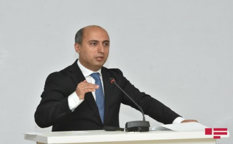 “Elə müəllimlər var ki, şagird qarşısına çıxarılması günahdır”- Emin Əmrullayev