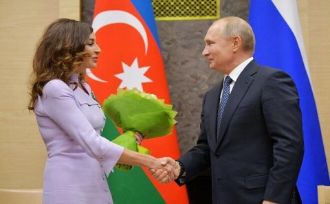 Putin Mehriban Əliyevanı təbrik etdi