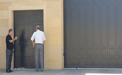 Zərərçəkənlər Eldar Mahmudovun imarətinə getdi - Mövlam Şıxəliyevin evi qarşısında aksiya - FOTO