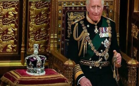 Yeni Britaniya kralı Quranı öyrənir və hicab qadağasına qarşıdır...