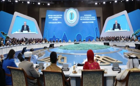 Şeyxülislam Allahşükür Paşazadə Dünya və ənənəvi dinlərin liderlərinin VII Qurultayında çıxış edib