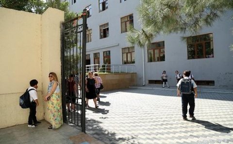 Direktor müəllimlərdən pul tələb edir - Səs yazısı