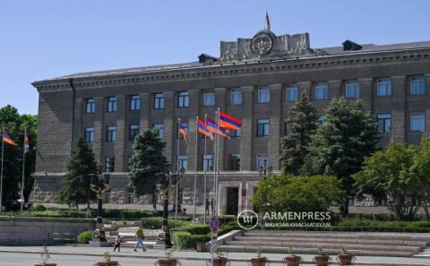 Xankəndidə “ikili vətəndaşlıq” oyunu: Araik Rusiya pasportu istəyir