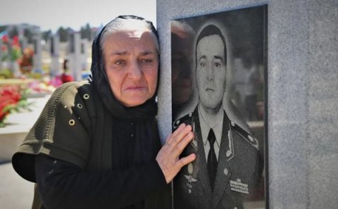“Dərdi çəkən bilər…” - Polad Həşimovun anası