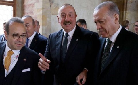 Erməni mediası: Əliyev gülür, Nikol isə...