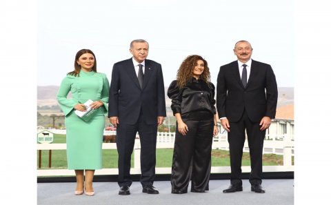 Xəbər aparıcısı ilə prezidentlər arasında səmimi söhbət