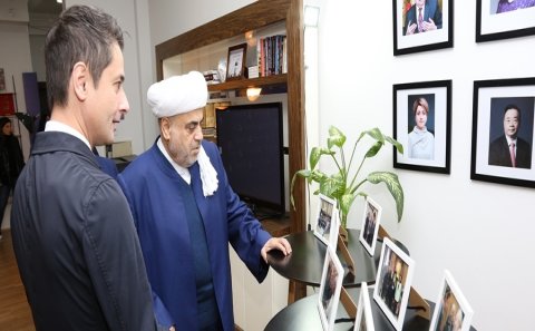 Allahşükür Paşazadə Nizami Mərkəzini ziyarət etdi