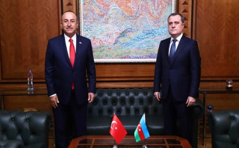 Azərbaycan və Türkiyə XİN rəhbərləri regional əməkdaşlığı müzakirə ediblər