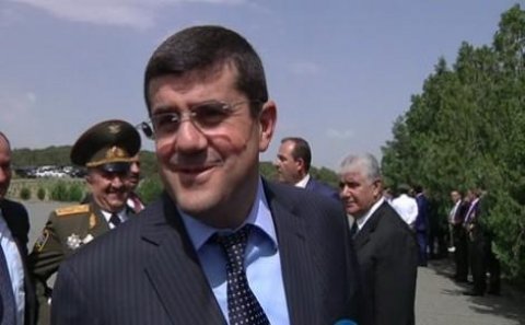 Araiki Fransaya göndərib, “prezident” kimi danışdırırlar...