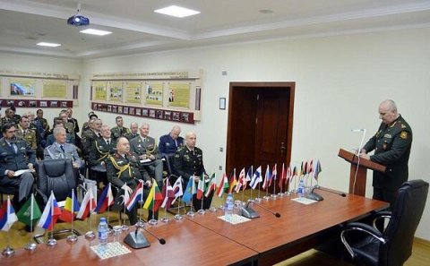 Generalımız hərbi attaşelərlə iclas keçirdi