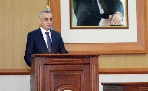 Fuad Nəcəfli iclasda “tərifli” çıxışları dayandırdı