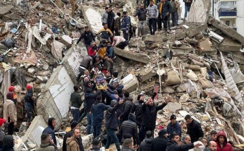 “Bu, son 10 ilin ən ölümcül zəlzələsidir” – Türkiyəyə nə qədər ziyan dəyib?