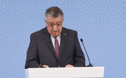 76 yaşlı icra başçısı məmuru yaşa görə təqaüdə göndərdi