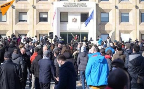 Aksiyaçılar istəyinə nail oldu, Tiflis geri çəkildi