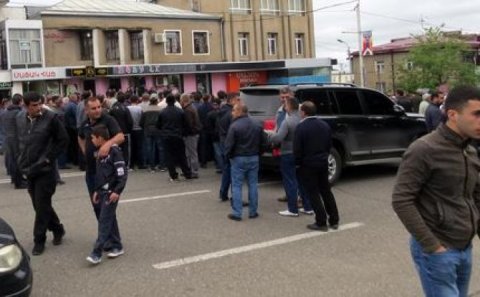 Xankəndində qırğın: generalın  təşkil etdiyi görüş qanla bitdi....-“Deputat” bıçaqlandı...