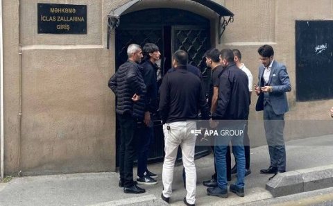 Taınmış meyxanaçılar Rəşad Dağlının məhkəməsinə gəldi - Foto