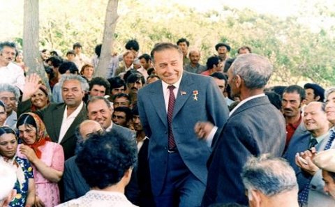 Heydər Əliyevin nazirə dərsi: Mehdiyev, yerindəsən?