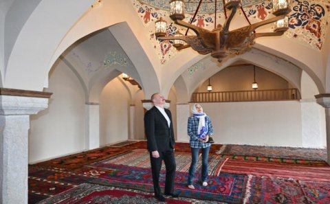 Prezident Şuşada Mehmandarovların malikanəsinin açılışını edib