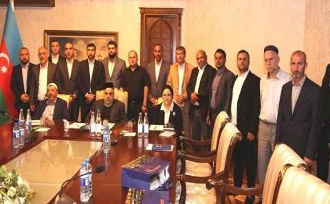 Şeyxülislam Allahşükür Paşazadə yeni təyin edilən din xadimləri ilə görüşdü