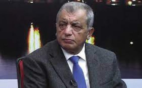 “Bu kişilər çöldə toyuq, evdə xoruz olurlar” - Yazıçıdan ağır sözlər