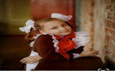 Baba Vəziroğlu ağ önlüklü məktəbli formasına etiraz edənlərə: “Uşaqlara necə gözəl yaraşır, fərqlilik yox idi, kasıb-varlı bilinmirdi...”