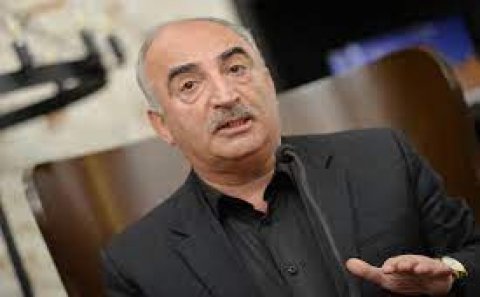 “Səviyyəli insan sosial şəbəkələrdə söyüş söyməlidir?” – Yazıçı onu ittiham edənlərə cavab verdi