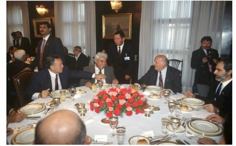 Elçibəy, Nazarbayev və Türkmənbaşı yemək süfrəsində — 31 il əvvəl polis Türkiyədə Elçibəyi niyə axtarıb?