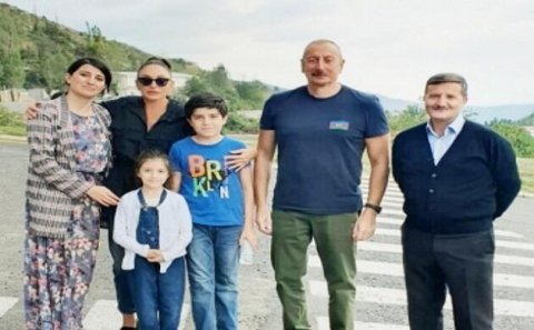 Prezidentlə səmimi söhbət: Gedək, evimizdə çay içək...