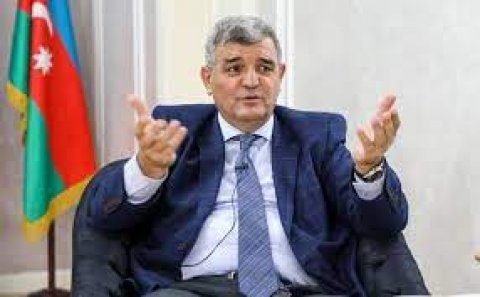 “Hansısa milli danabaş qadın məni qalstuklu molla adlandırırsa...” - Fazil Mustafa