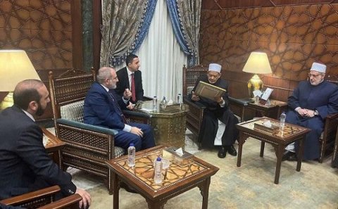 Paşinyan bizdən oğurladığını Qahirədə hədiyyə verdi - Foto