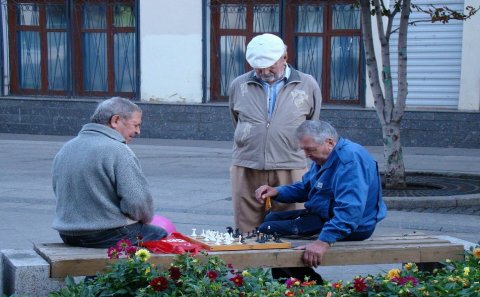 Pensiyaçılara ildə iki dəfə əlavə müavinətin verilsin! - Komitə sədri